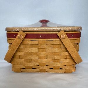 Longaberger basket in support of American Red Cross 2005 with lid.Mint condition
